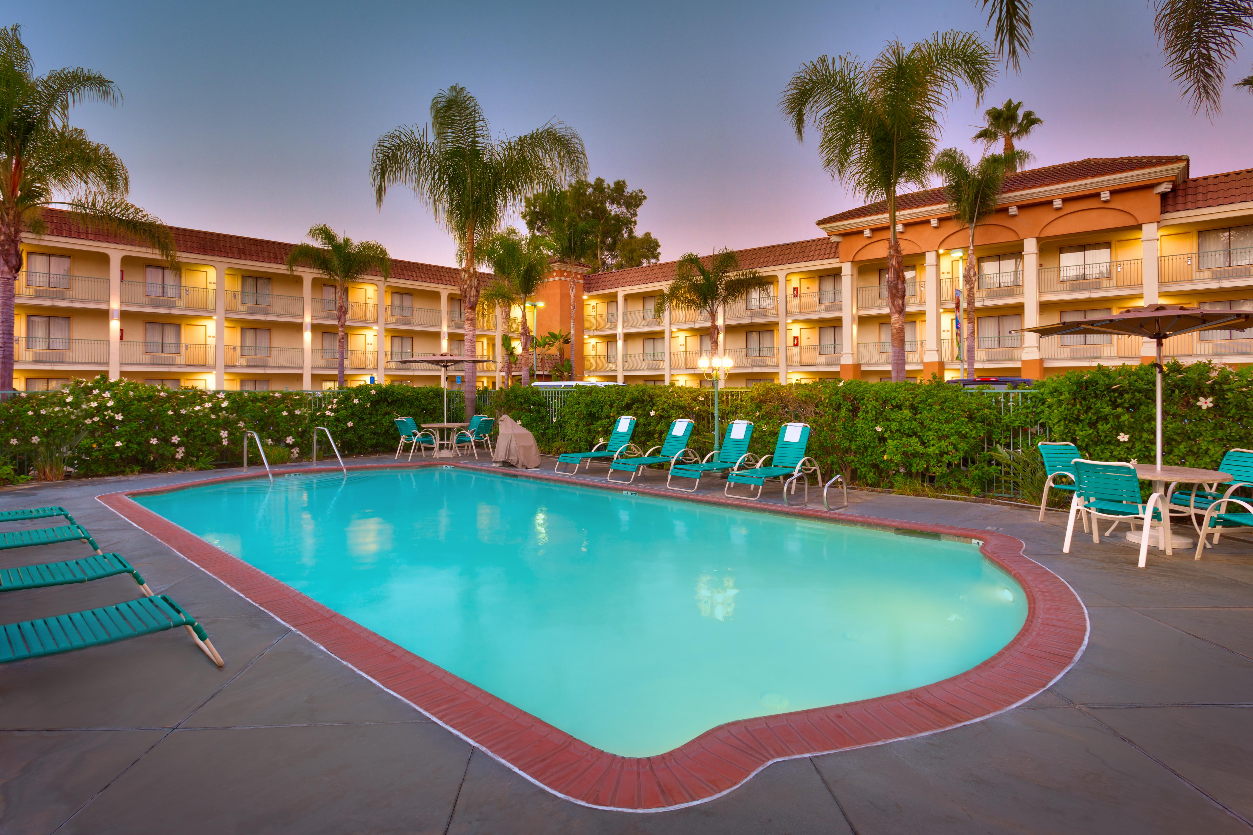 Cortona Inn And Suites Anaheim Resort Exterior photo