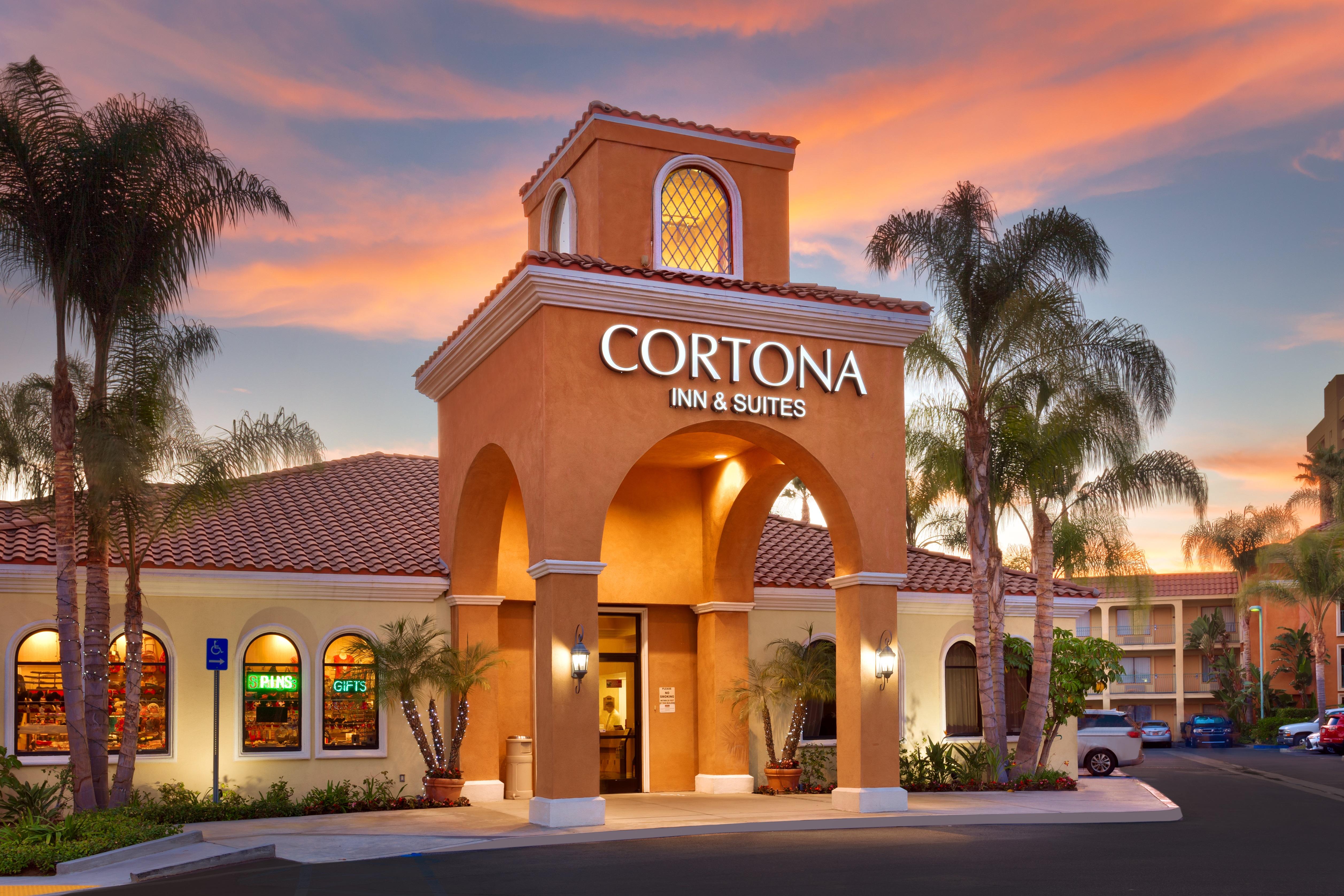 Cortona Inn And Suites Anaheim Resort Exterior photo