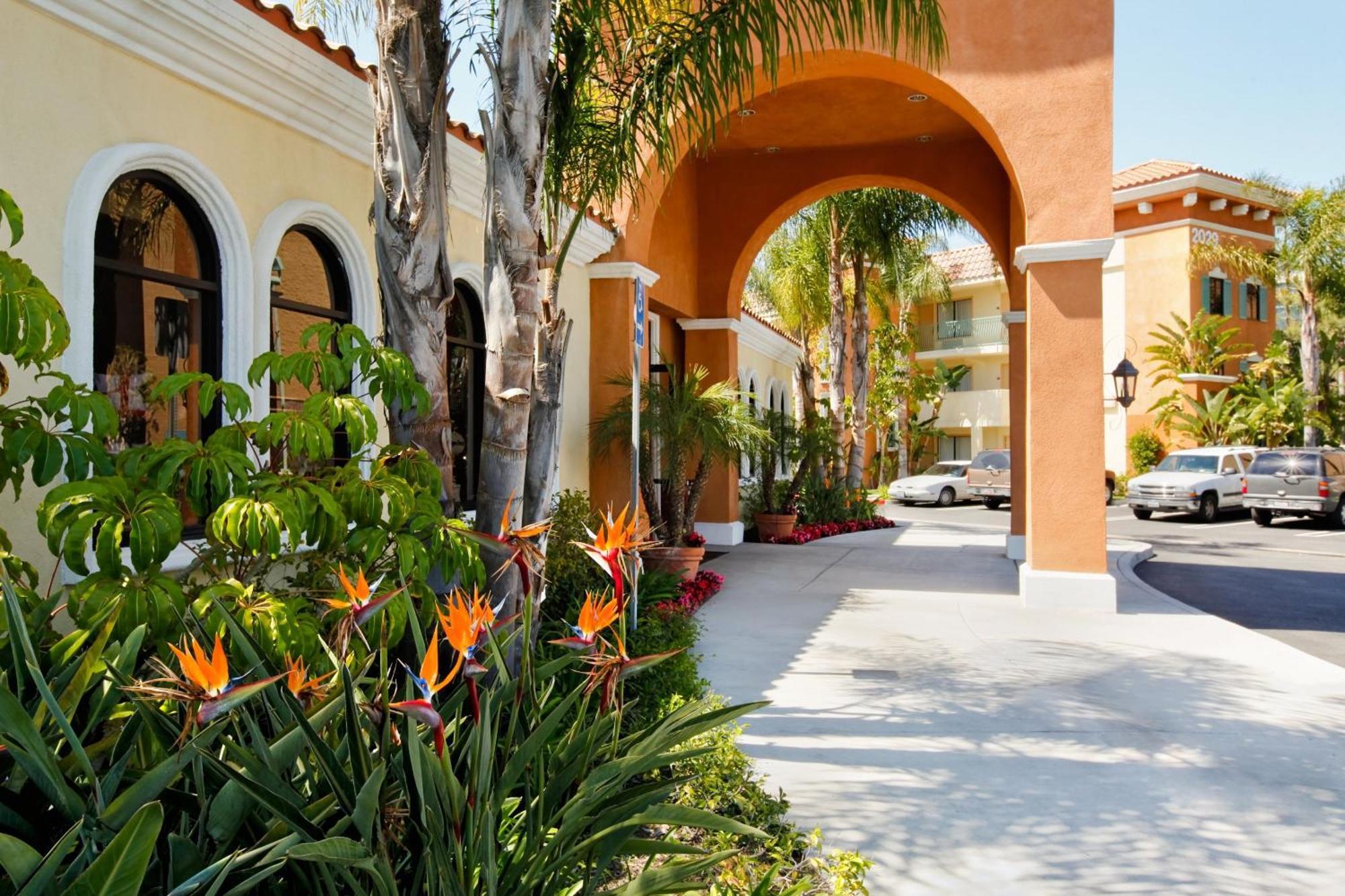 Cortona Inn And Suites Anaheim Resort Exterior photo