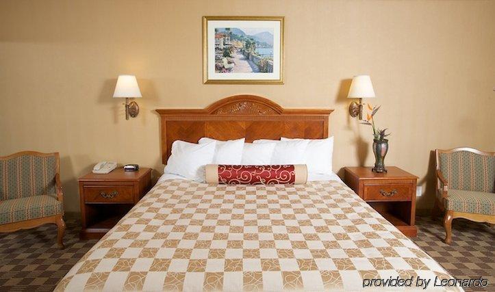 Cortona Inn And Suites Anaheim Resort Room photo