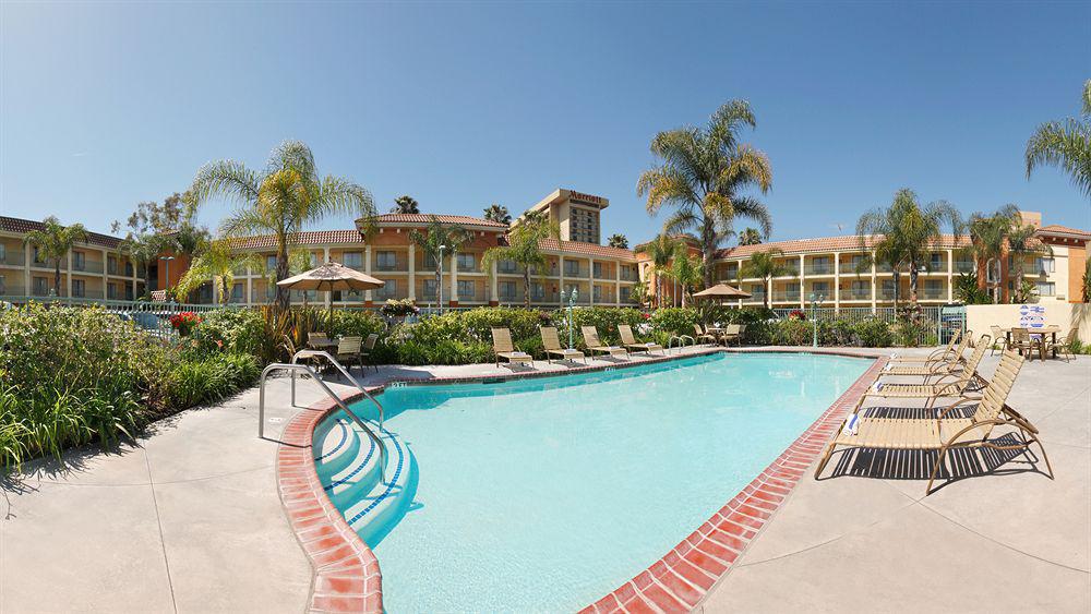 Cortona Inn And Suites Anaheim Resort Exterior photo